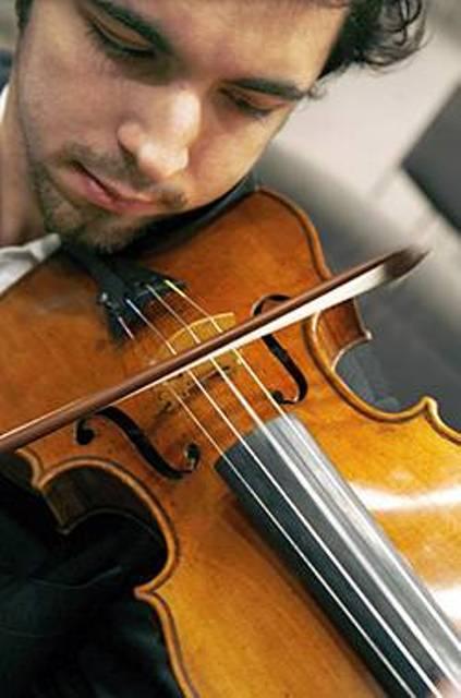 Как держать скрипку