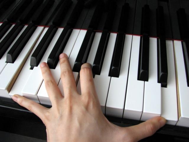 Как научиться играть на пианино самостоятельно
