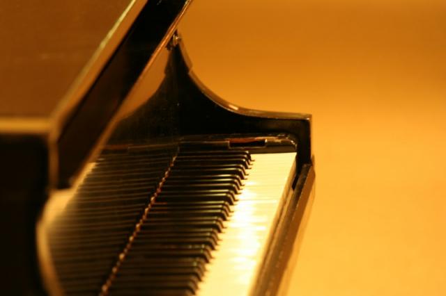 Как обучать игре на фортепиано